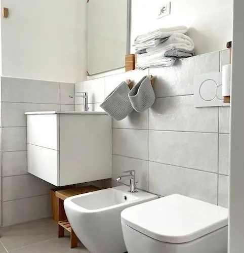 Appartement Leia W/private Parking In Old Town Triëst